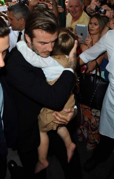 Père protecteur d'un côté et fillette très attachée de l'autre, David et Harper Beckham sont inséparables