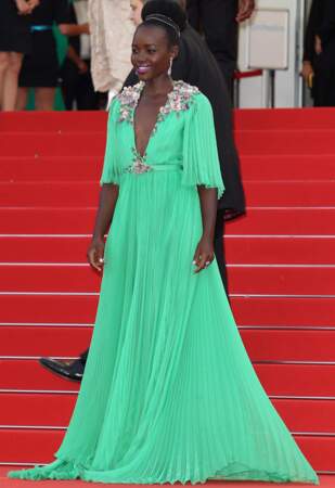 Lupita Nyong'o en robe Gucci et bijoux de tête Gucci