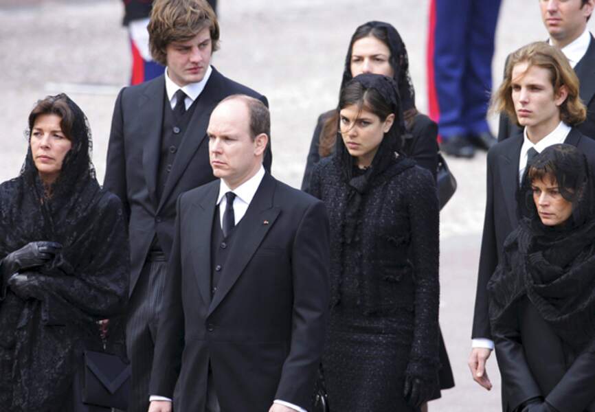 Une famille unie dans la douleur lors des funérailles du prince Rainier III de Monaco en 2005