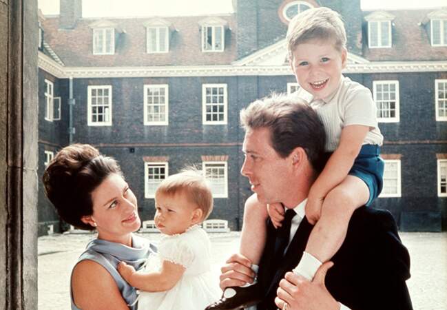 La princesse Margaret et son mari, Antony Amstrong-Jones, et leurs deux enfants, David et Sarah