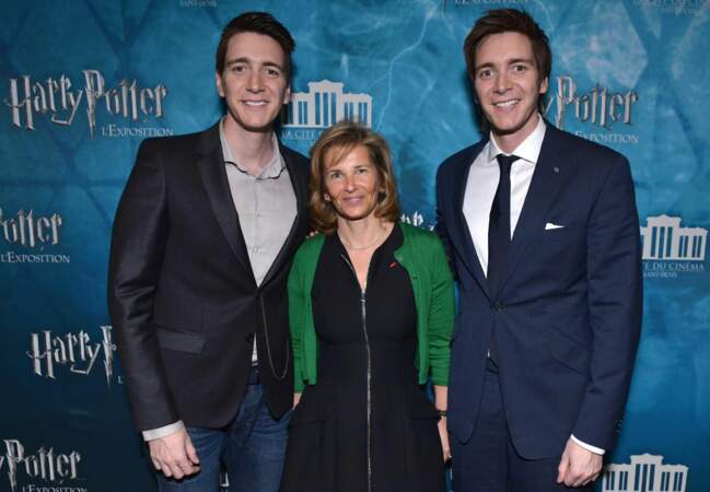 Iris Knobloch (Presidente de Warner France) avec James et Oliver Phelps, aka les frères Weasley