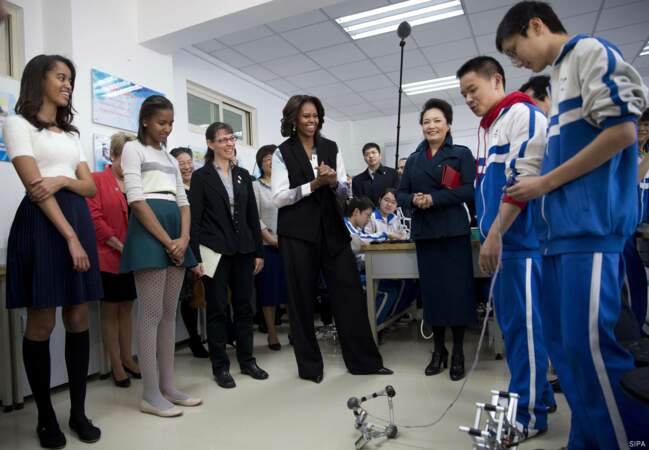 Les Obama ont ensuite eu le droit à une démonstration de robot...