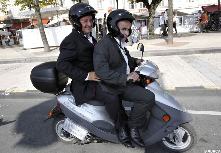 François Hollande heureux de circuler en scooter
