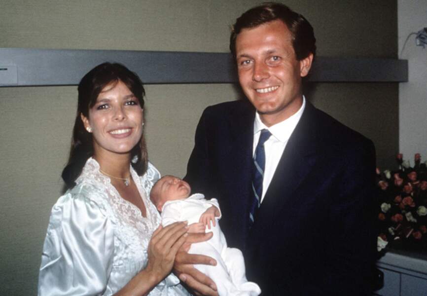 A la maternité, Charlotte avec sa mère Caroline de Monaco et son père Stefano Casiraghi