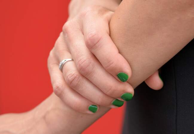 Des ongles vert élégants