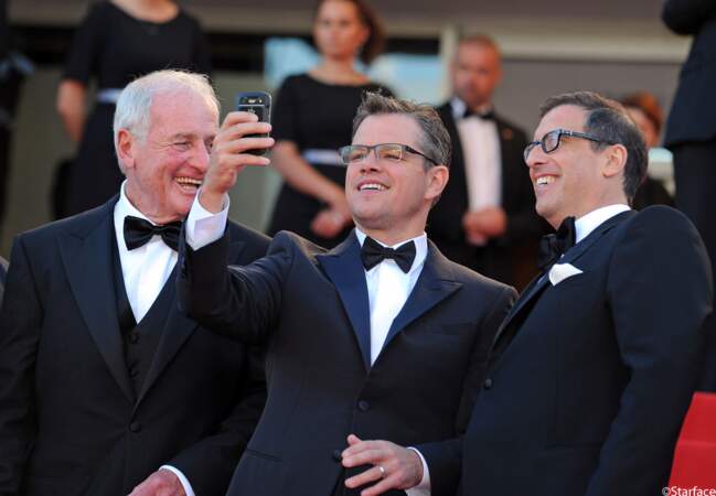 En 2013, fier d'arpenter le tapis rouge du festival de Cannes, Matt Damon fige l'instant.