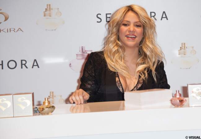 Shakira présente son parfum S by Shakira