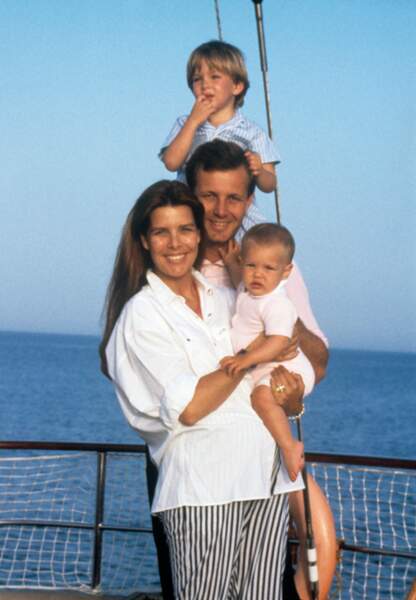 Image d’Epinal avec Andrea et la petite Charlotte, entourés de leurs parents Caroline et Stefano
