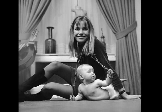 Jane Birkin et Kate Barry bébé en novembre 1967