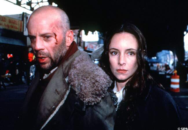 Avec Madeleine Stowe, Bruce Willis forme un couple mythique dans un film devenu culte, L'armée des 12 singes (1995)