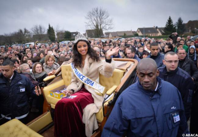 Miss France emportée par la foule