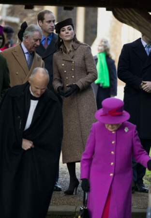 La famille royale à la sortie de l'église