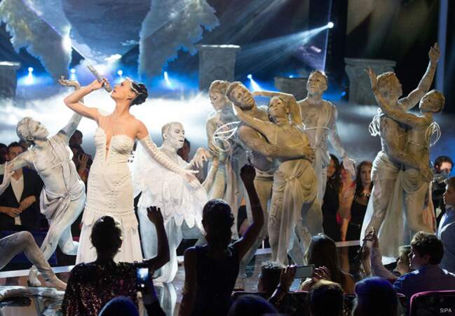 Katy Perry s'envole sur la scène des NMA