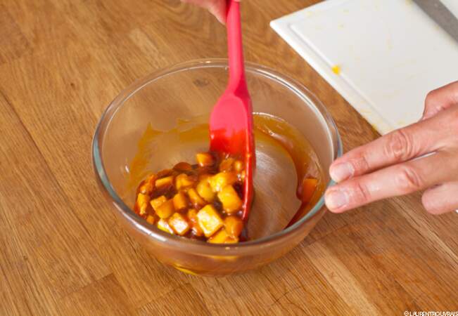 Etape 3: mélangez les mangues en dés