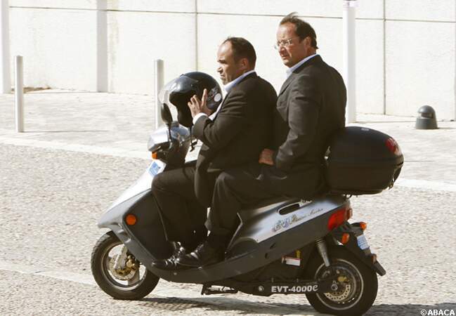 François Hollande circule sans casque lors de l'université d'été du PS, à La Rochelle en 2007