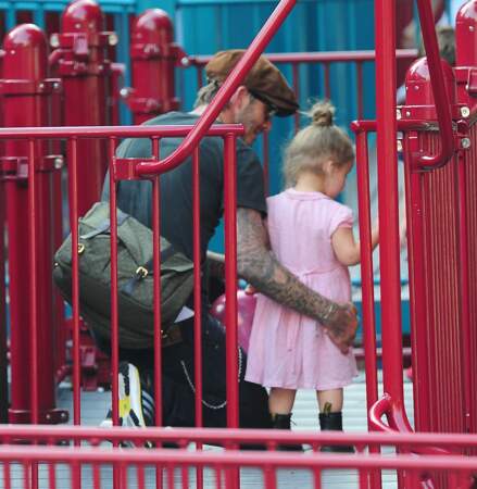 David Beckham, en papa classique emmène sa fille au parc