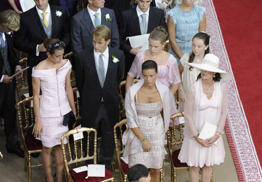 Costumes sombres et robes pastel lors du mariage du prince Albert et de Charlène de Monaco en juillet 2011