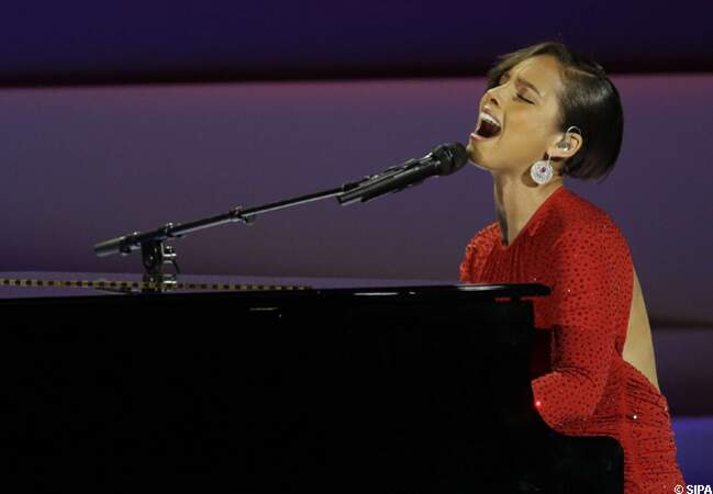 Alicia Keys chante Girl on fire lors du bal d'investiture de Barack Obama