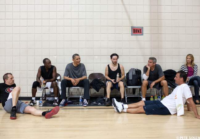 Barack Obama, George Clooney, Tobey Maguire, Don Cheadle après une partie de basket à Los Angeles