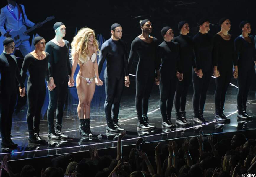 Lady Gaga et ses danseurs