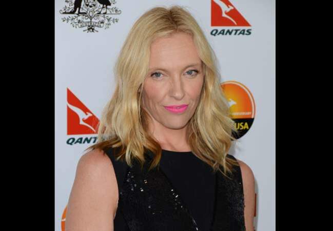 L’actrice Toni Collette ose le rose flashy