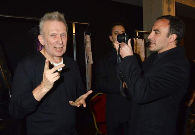 Nikos Aliagas en pleine séance de shooting avec Jean Paul Gaultier