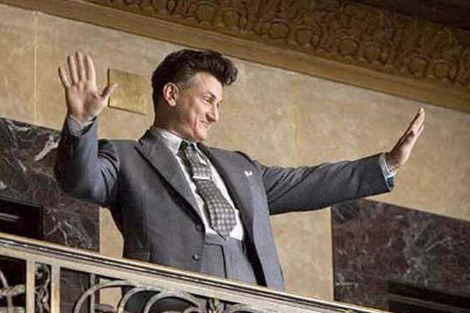En 2006, Sean Penn joue les politiciens idéalistes dans "Les Fous du roi", un thriller au coeur du monde politique