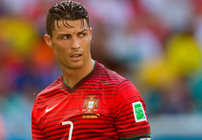 Le bordeaux du portugal est devenu rouge pour la Coupe du monde et Cristiano Ronaldo son meilleur modèle