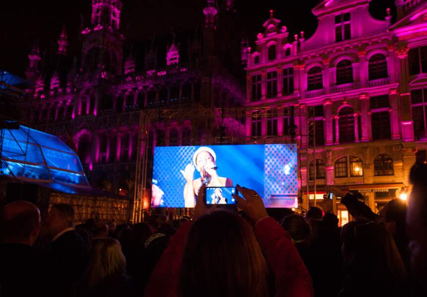 Le public était présent au show de la Grand'Place de Bruxelles