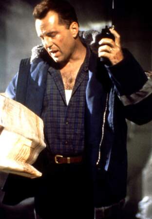 Bruce Willis retrouve pour la 2e fois son personnage fétiche de John McClane pour le meilleur des Die Hard (1990)