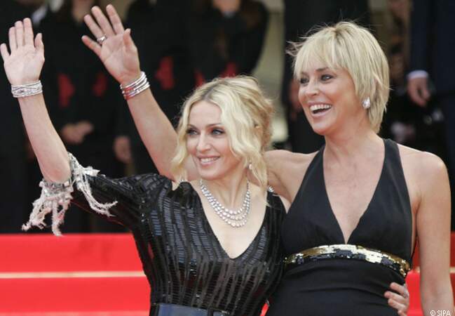 Sharon Stone et Madonna montent les marches ensemble en 2008
