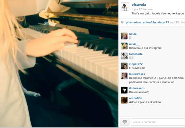 @efsavoia, fier de sa petite chérie et de ses premières prouesses au clavier publie cette vidéo so cute