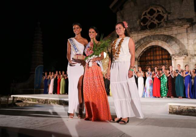 Miss France 2014 et Miss Normandie posent avec la Directrice de l'offre du tourisme de la République Dominicaine