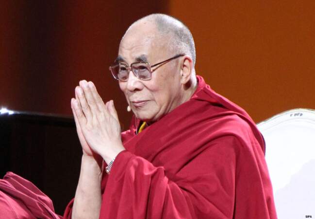 Finalement, le Daïla Lama a fini par donner sa bénédiction à tout ce petit monde