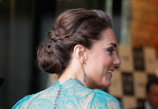 Chignon tressé sophistiqué pour la duchesse de Cambridge en mai 2012
