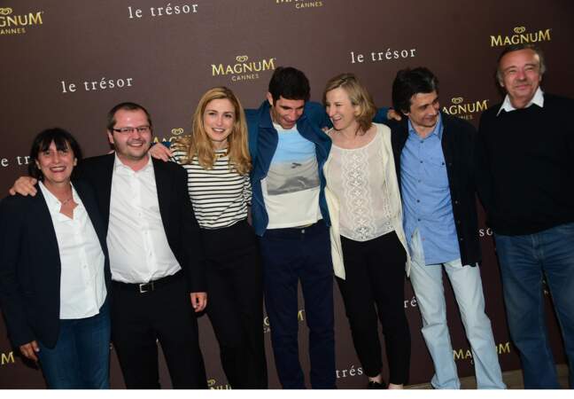 Julie Gayet et l'équipe du film "Le Trésor"