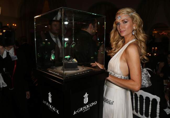 Paris Hilton s'est mise aux couleurs du joallier De Grisogono pour sa traditionnelle soirée