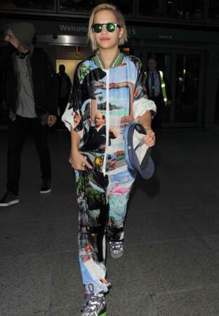 Rita Ora en pyjama arty