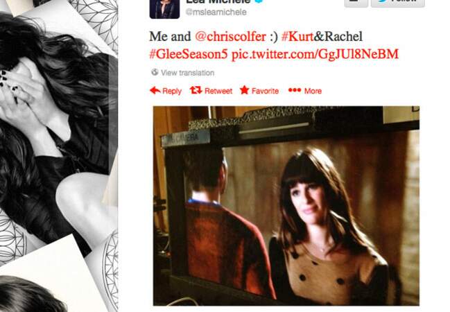Lea Michele se regarde dans Glee 