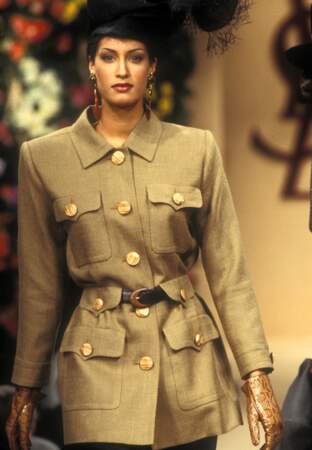 Une saharienne haute couture en janvier 1993