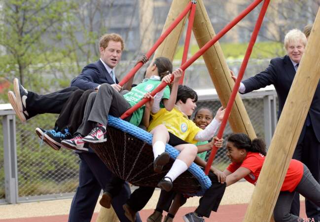 Le Prince Harry retombe en enfance