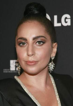 Lady Gaga et son chignon strict et plaqué