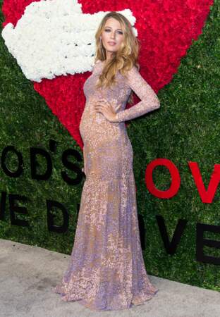 Pour le gala God’s Love We Deliver Golden Heart Awards, Blake resplendit avec son ventre rond