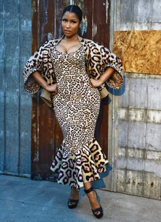 Nicki Minaj ose l'excentricité d'une robe imprimé panthère