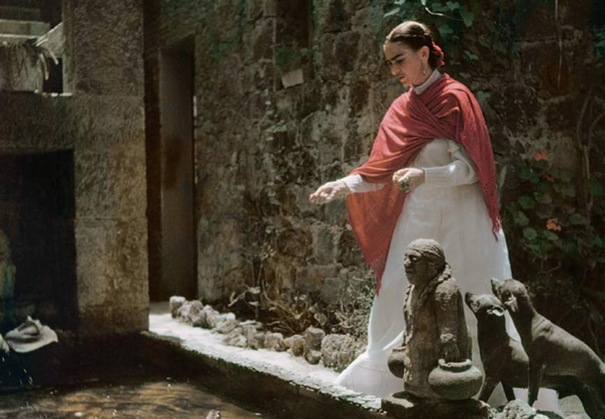 Chaque jour, Frida se pare de la tenue traditionnelle des femmes de Tehuana...