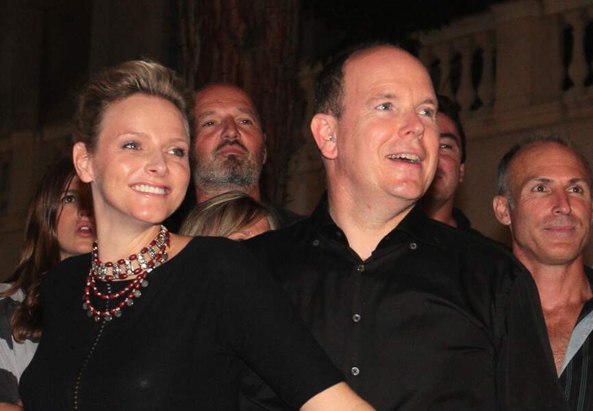Juillet 2010 Albert II et Charlène complices au concert d'Iggy Pop à Monaco