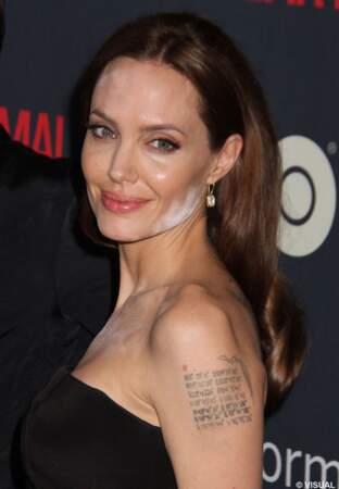 Angelina Jolie garde le sourire