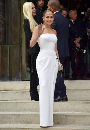 Jennifer Lopez, sculpturale en Versace