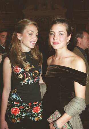 27 janvier 2002 - Charlotte et son amie lors de la soirée du Prix d'Amérique à Paris 