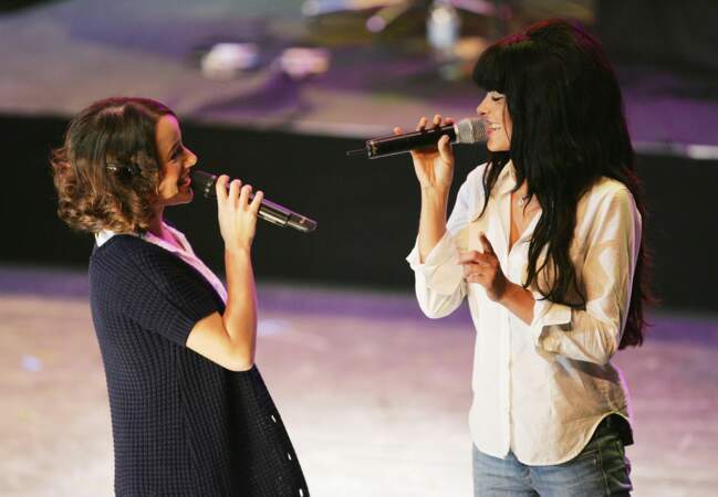En 2008, Alizée chante avec son amie Jenifer pour le Gala Fight Aids à Monaco